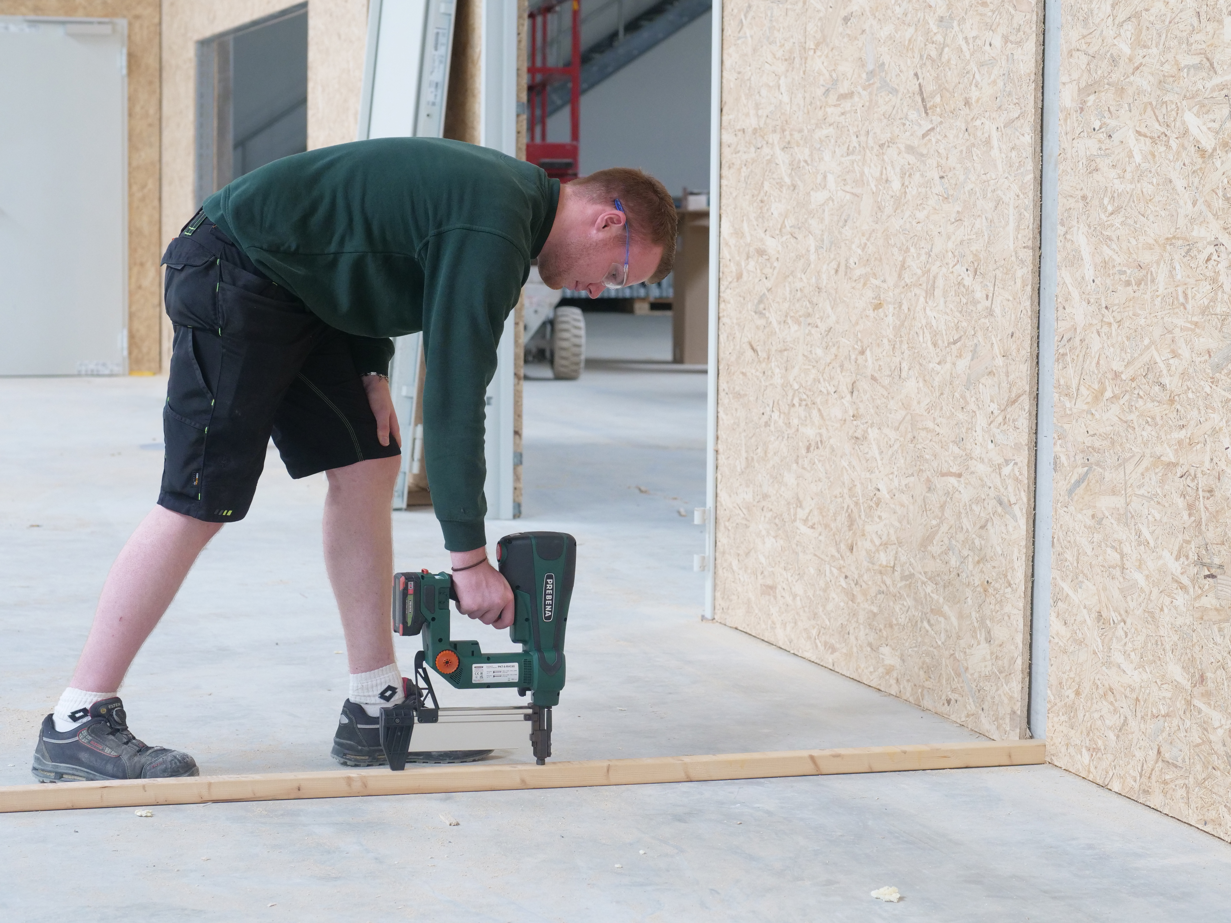 PKT-8-RHC65-SET22 Stahl-Betonnagler für Nägel Type RHC von 40 – 65 mm inkl. 2 Stck. AKKU18-2,0-LI-POWER + AKKU-STATION12-36