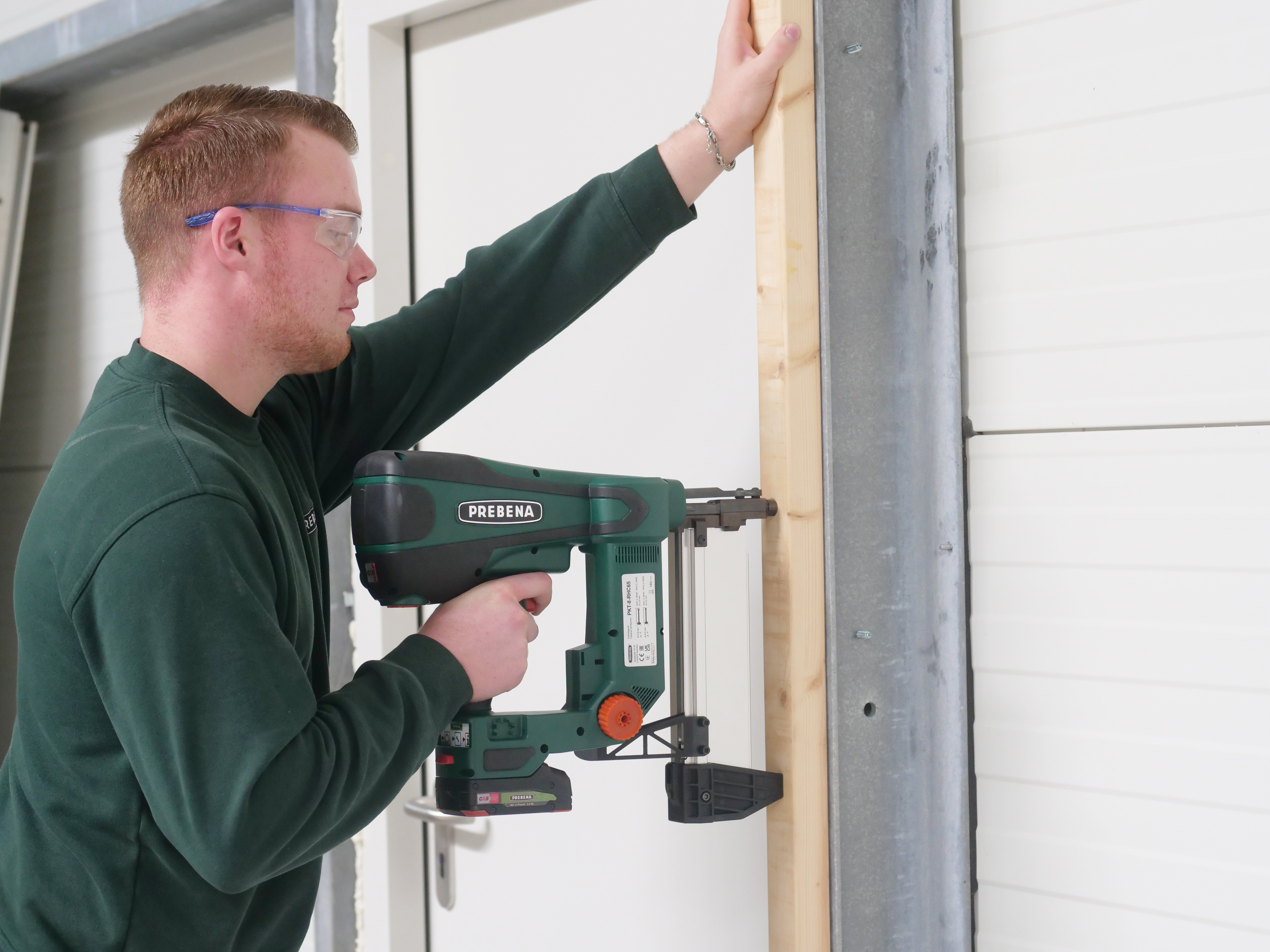 PKT-8-RHC65-SET22 Stahl-Betonnagler für Nägel Type RHC von 40 – 65 mm inkl. 2 Stck. AKKU18-2,0-LI-POWER + AKKU-STATION12-36