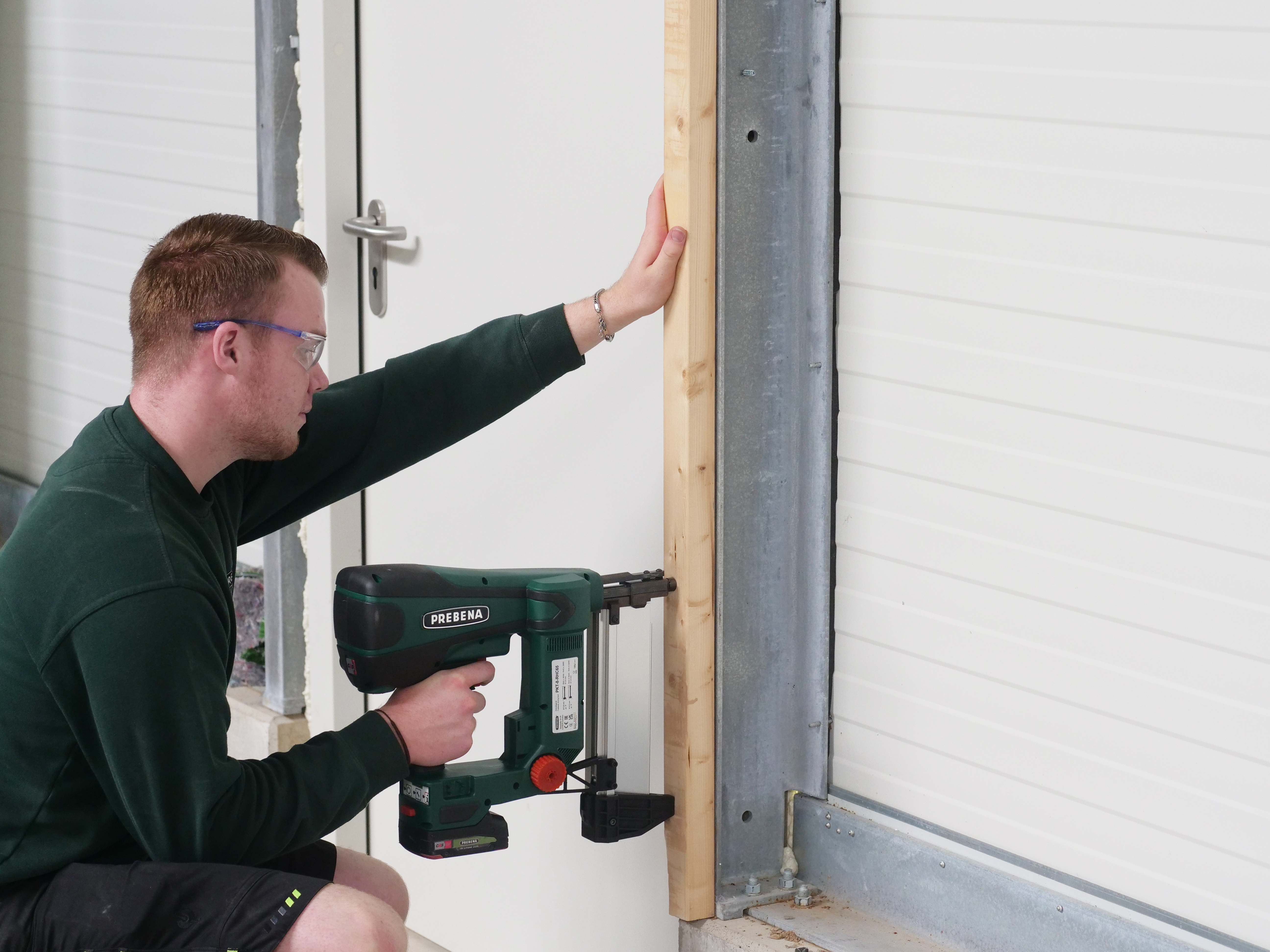 PKT-8-RHC65-SET22 Stahl-Betonnagler für Nägel Type RHC von 40 – 65 mm inkl. 2 Stck. AKKU18-2,0-LI-POWER + AKKU-STATION12-36